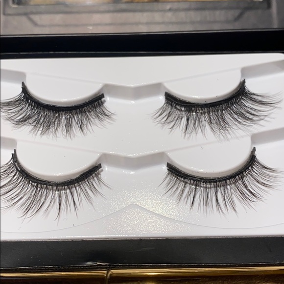 Magnetic eyelahses NEVER USED - Picture 2 of 2